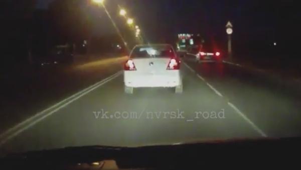 Перестроился со встречки в остановку: видео